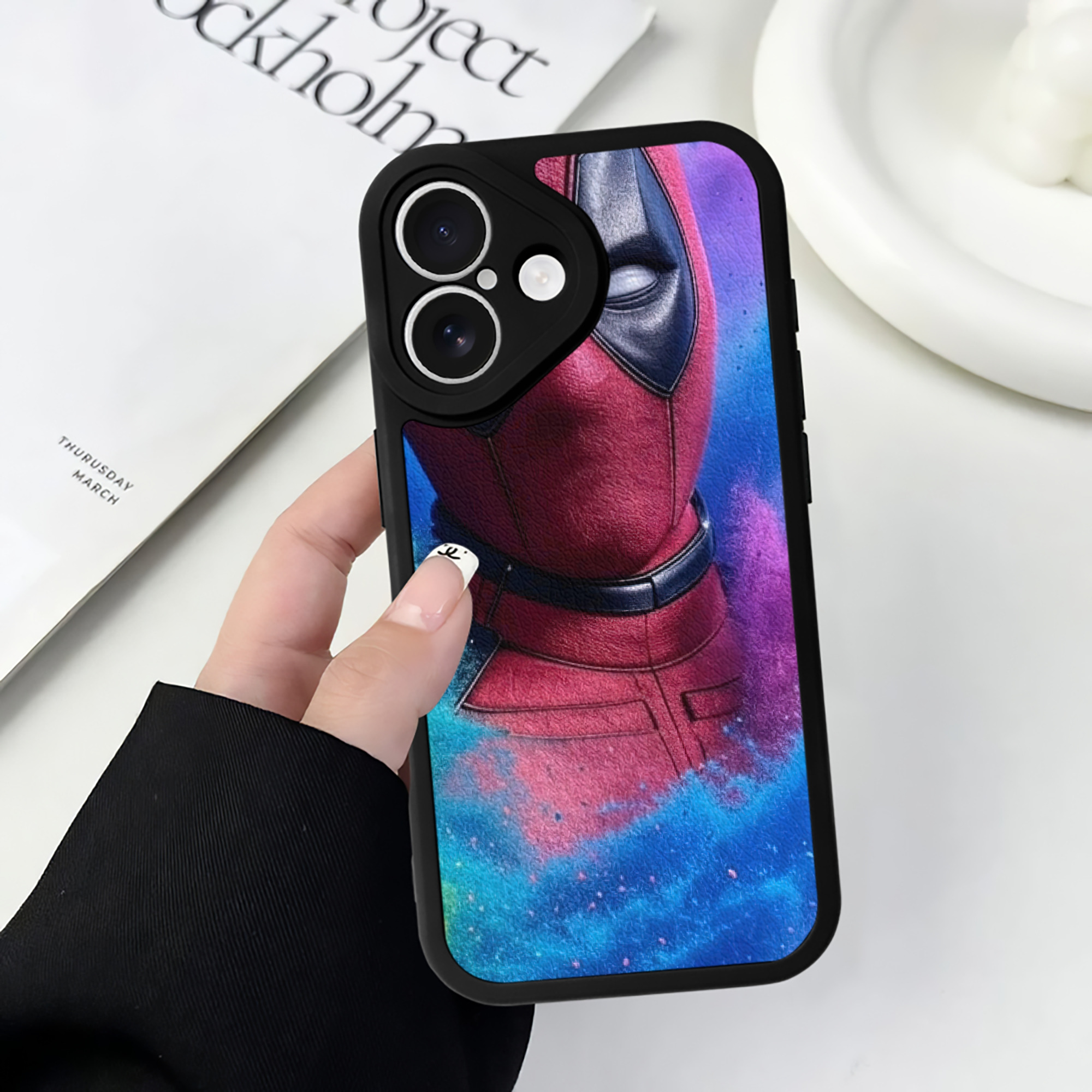 （画像用） Deadpool デッドプール 【iPhone 16シリーズ対応】シリコンスマホケース（レザー調） 材質：シリコン